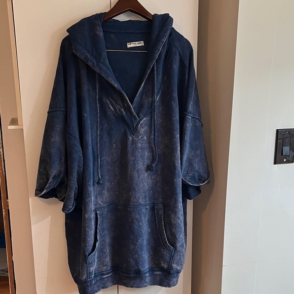 We The Free Graham Poncho Hoodie Size Medium NWT - Picture 2 of 12